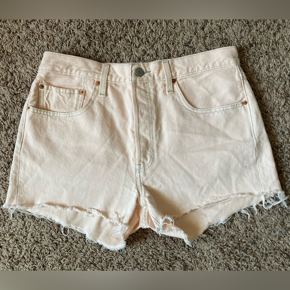 Levi’s 501 Jean Shorts High-rise Raw Hem Cream color Sz W31